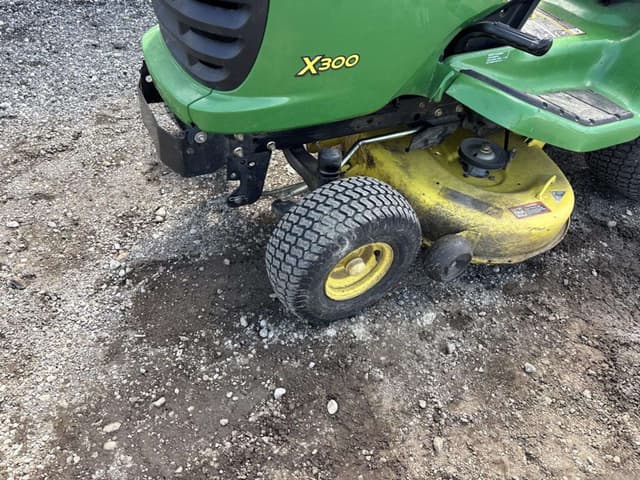 Image of John Deere X300 equipment image 4