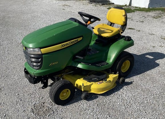 2009 John Deere X300 Equipment Image0