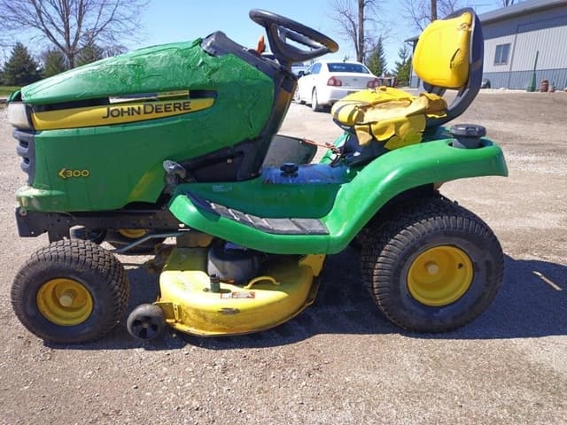 Image of John Deere X300 equipment image 1