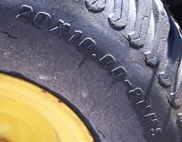 Image of John Deere X300 equipment image 4