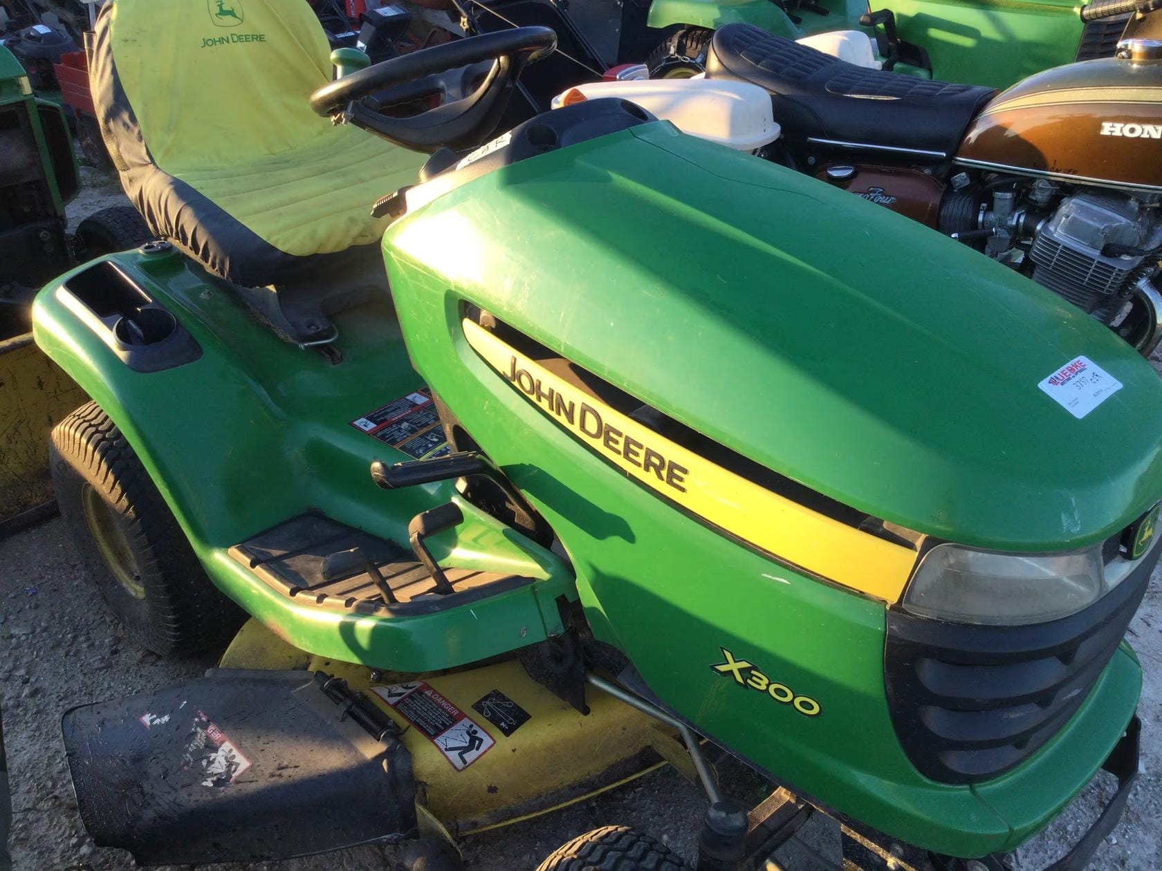 John Deere X300 Equipment Image0