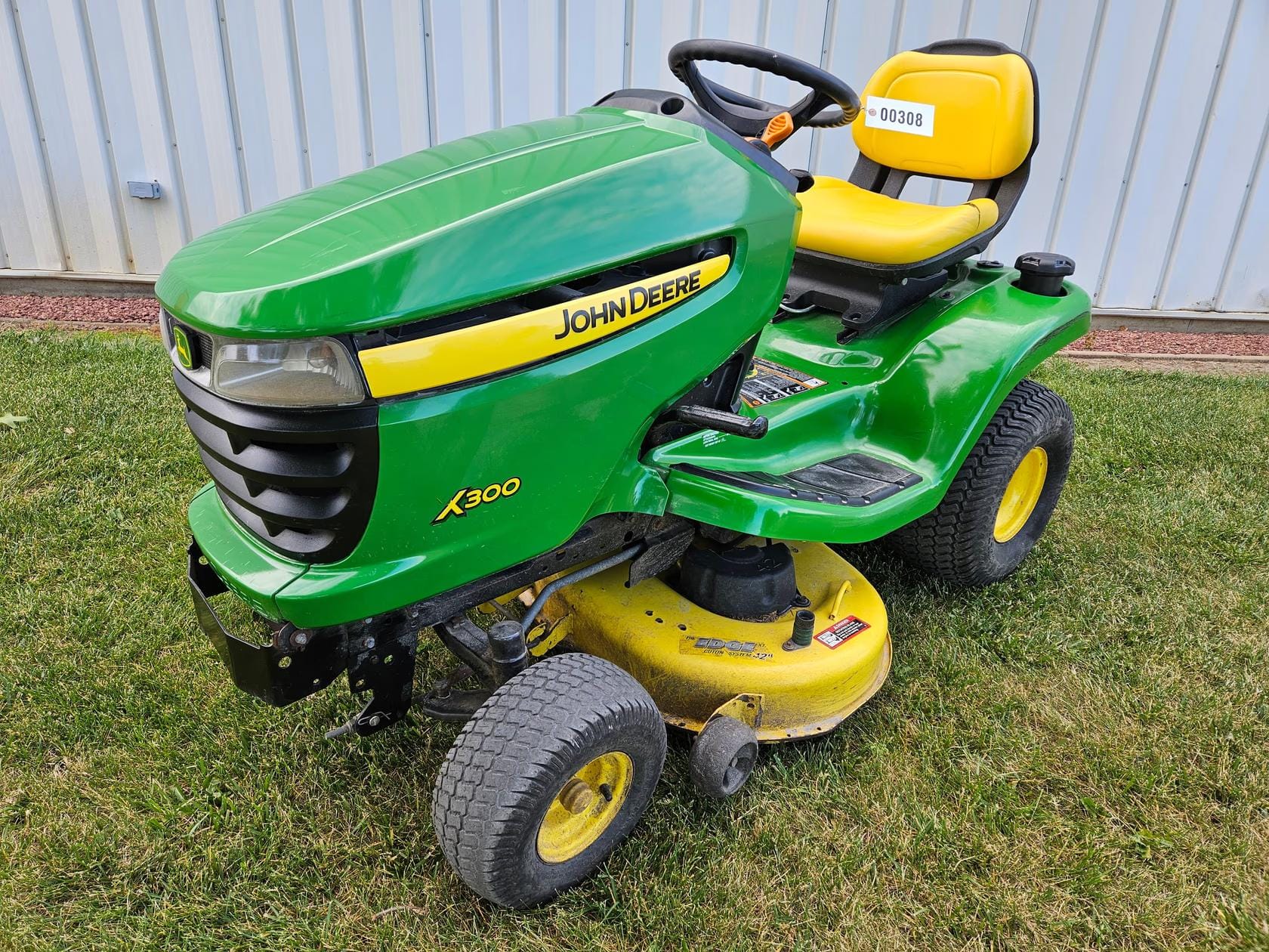 John Deere X300 Equipment Image0
