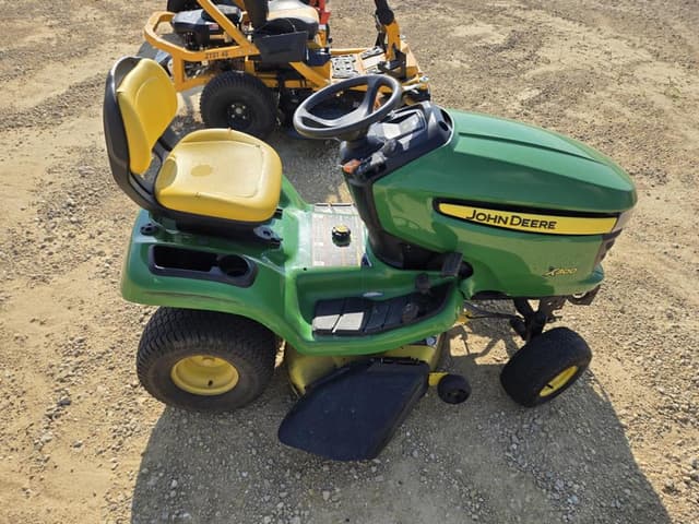 Image of John Deere X300 equipment image 4