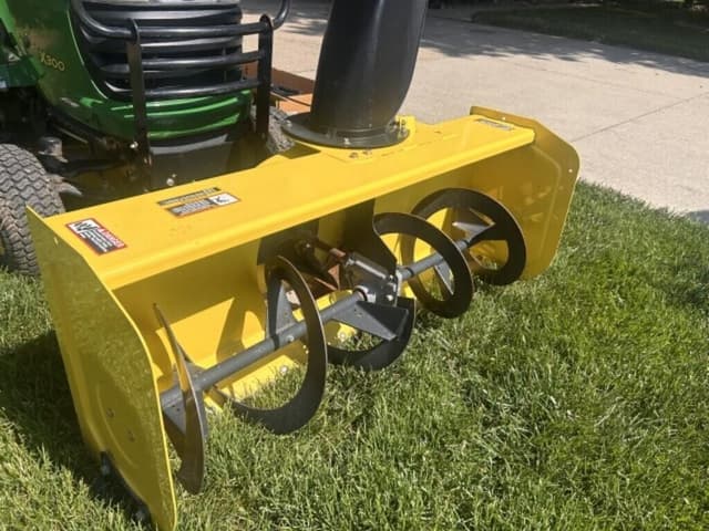 Image of John Deere X300 equipment image 4