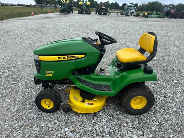 Image of John Deere X300 equipment image 3