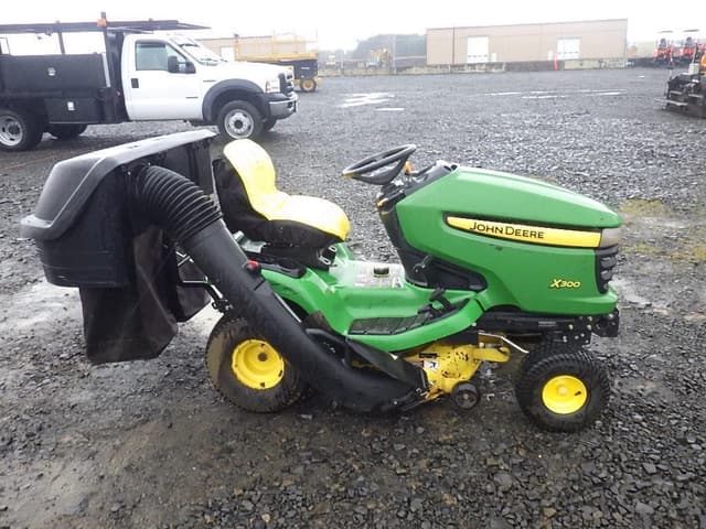 Image of John Deere X300 equipment image 3