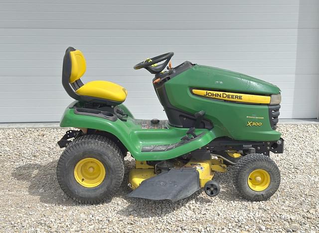 Image of John Deere X300 equipment image 2