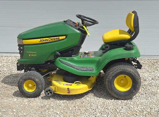 Image of John Deere X300 equipment image 3