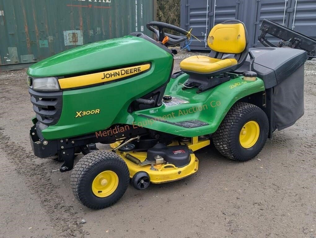 John Deere X300R Equipment Image0