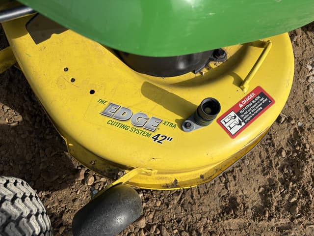 Image of John Deere X304 equipment image 4