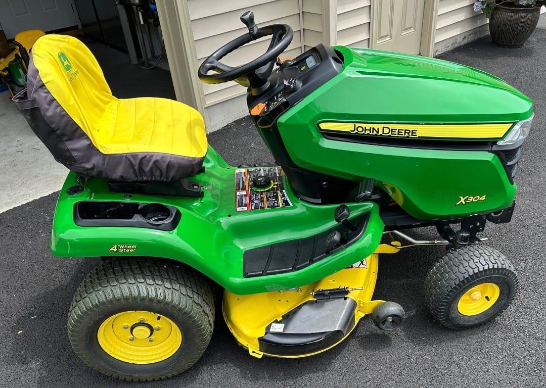Main image John Deere X304
