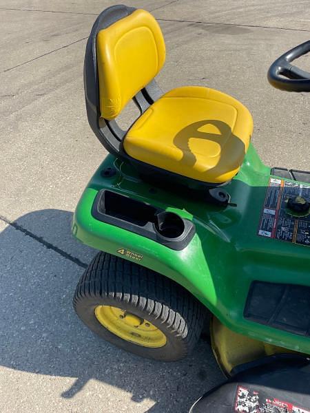 Image of John Deere X304 equipment image 4