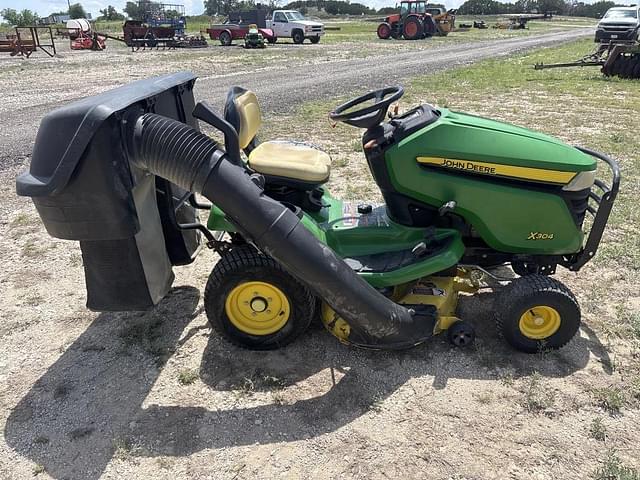 Image of John Deere X304 equipment image 4