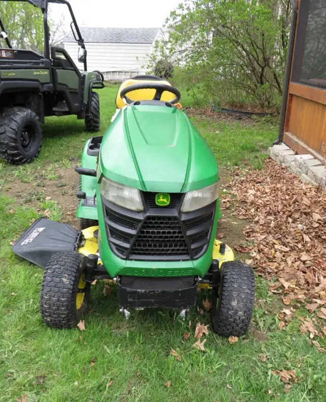 Image of John Deere X310 equipment image 1