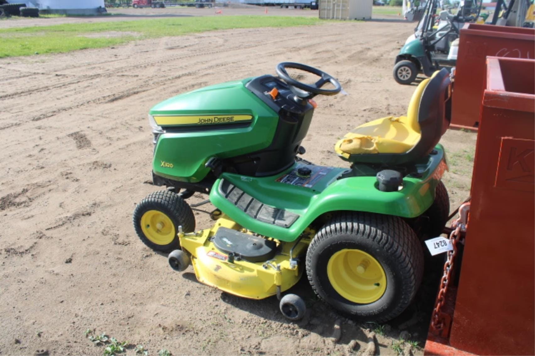 John Deere X320 Equipment Image0
