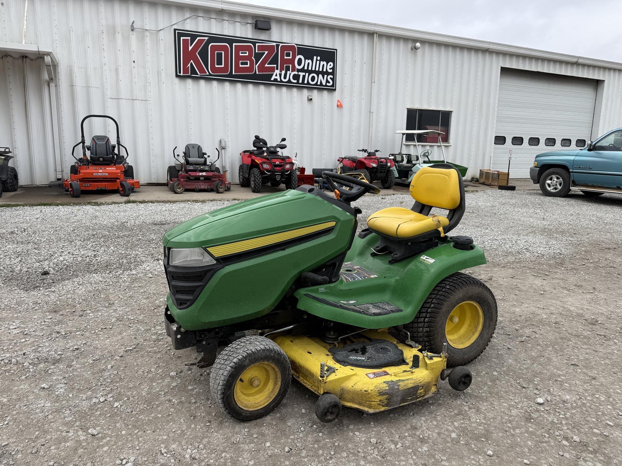 John Deere X320 Equipment Image0