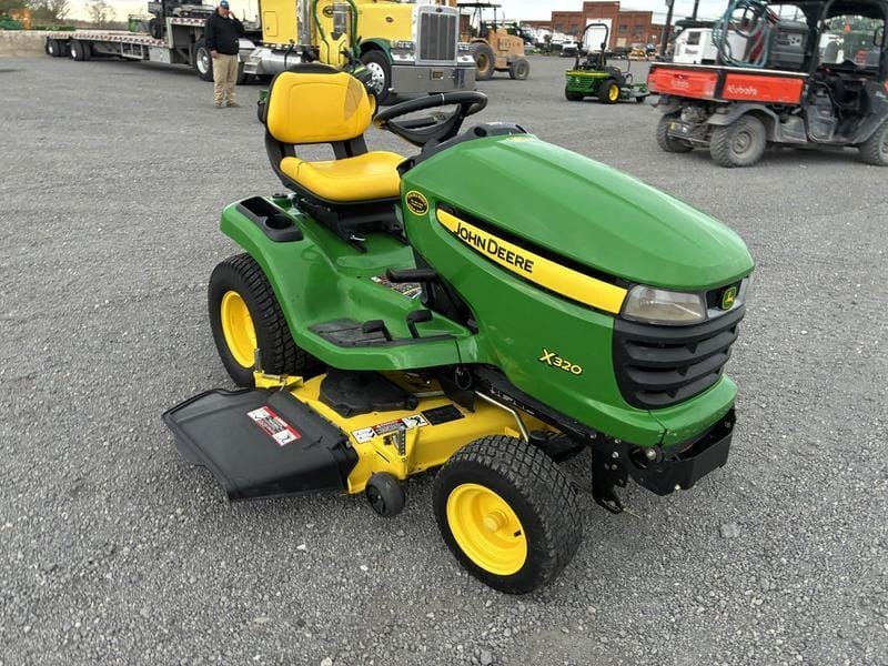 John Deere X320 Equipment Image0
