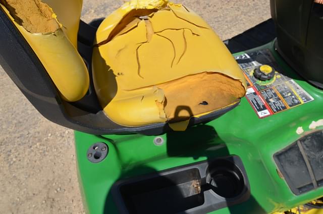 Image of John Deere X320 equipment image 3