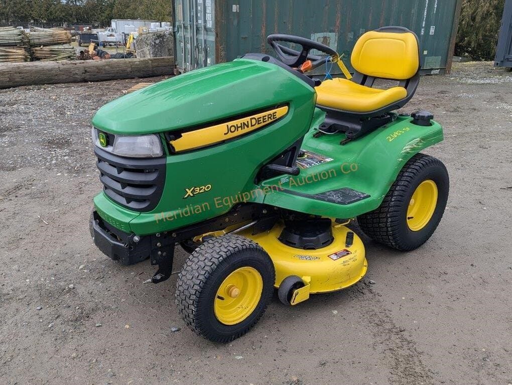 John Deere X320 Equipment Image0