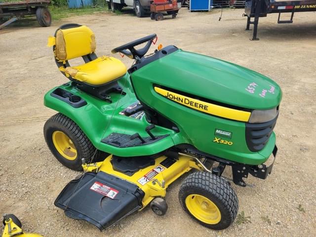 Image of John Deere X320 equipment image 3