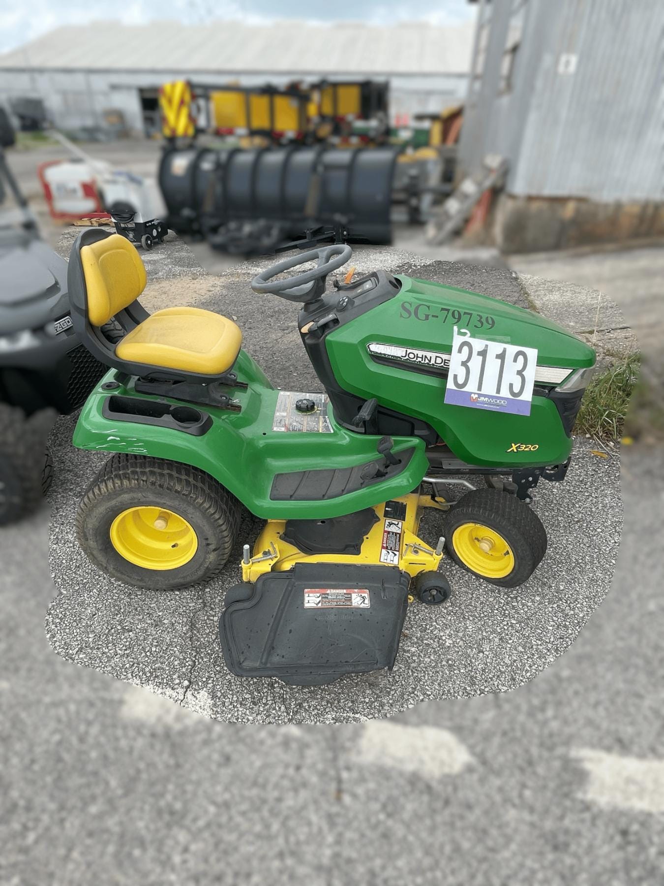 John Deere X320 Equipment Image0