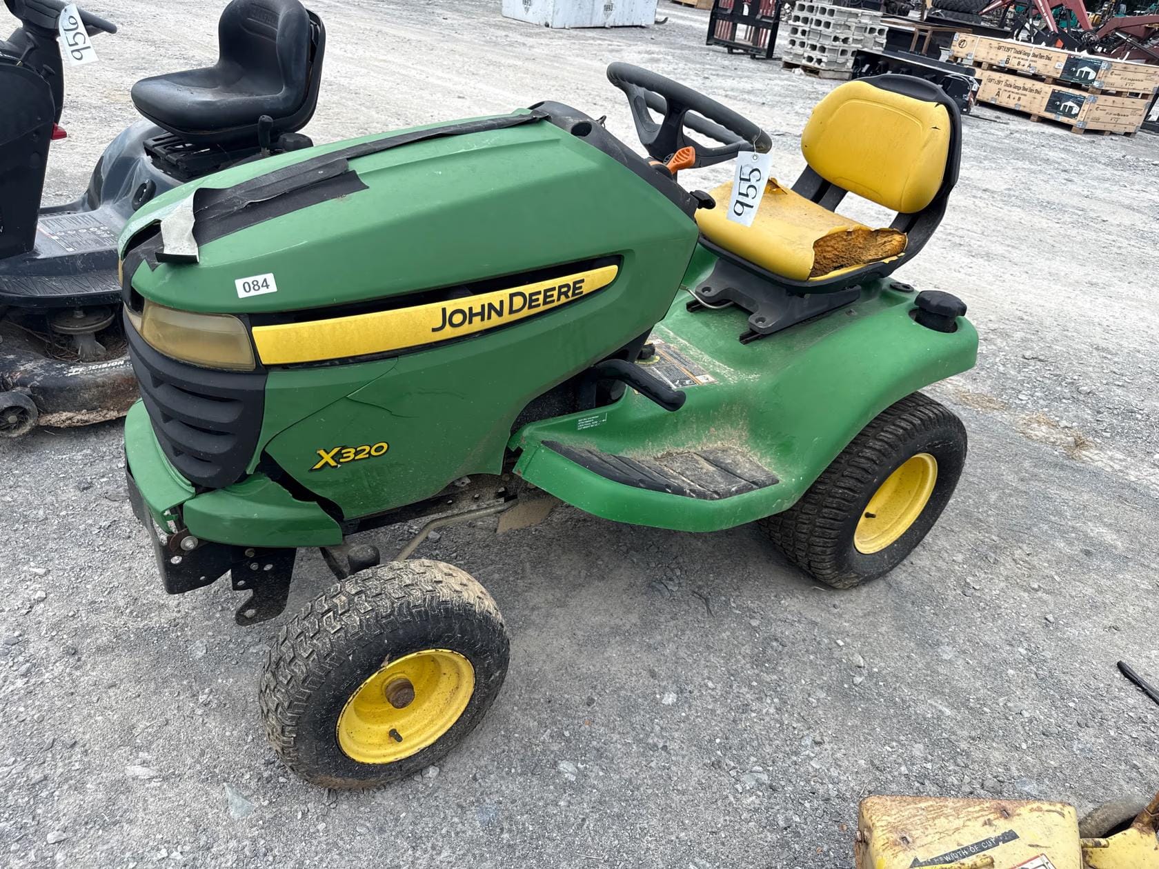 John Deere X320 Equipment Image0