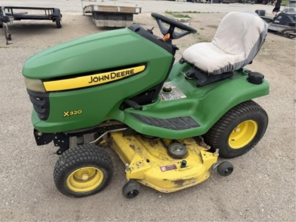 John Deere X320 Equipment Image0