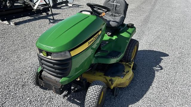 Image of John Deere X324 equipment image 1