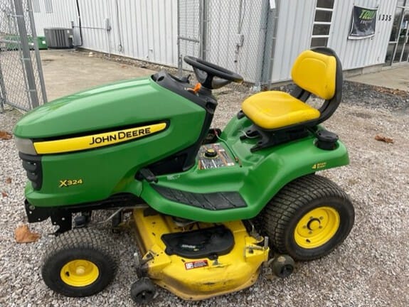 John Deere X324 Equipment Image0