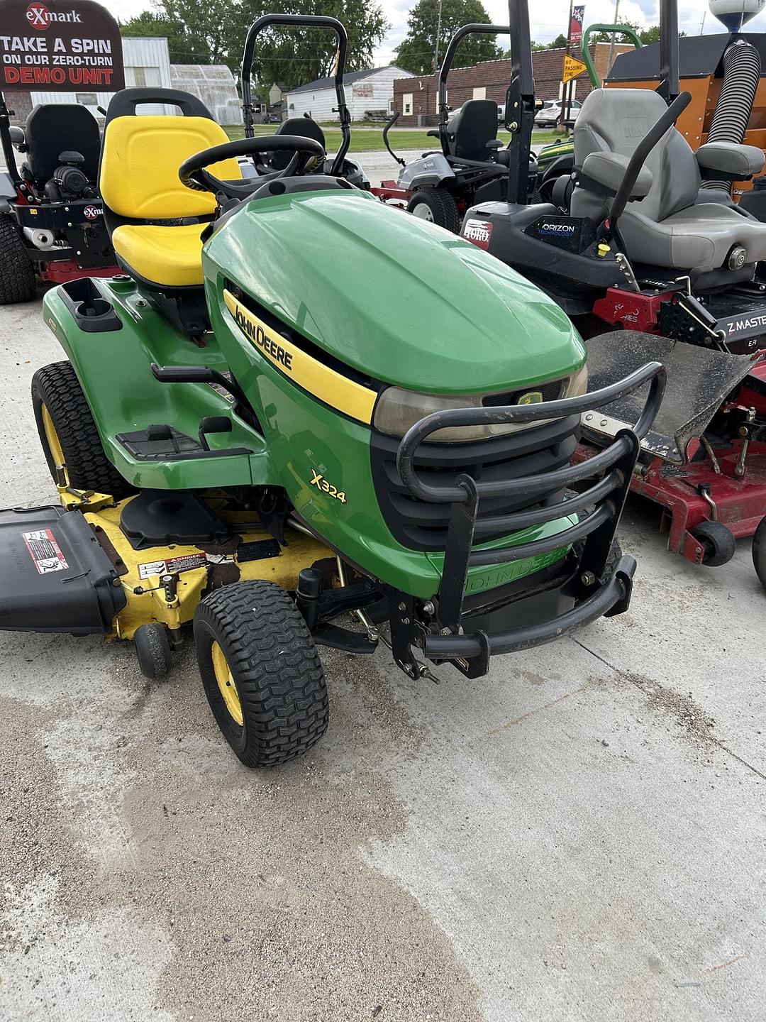 Image of John Deere X324 Image 1