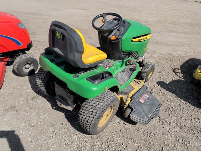 Image of John Deere X324 equipment image 4