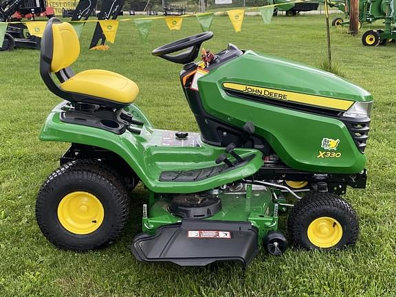 Image of John Deere X330 equipment image 3