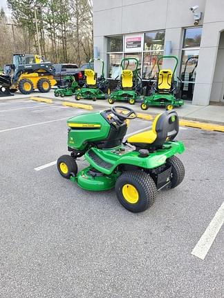 Image of John Deere X330 equipment image 1