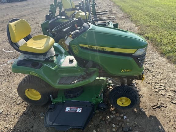 Image of John Deere X330 equipment image 1