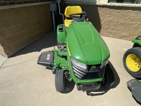 Image of John Deere X330 equipment image 1