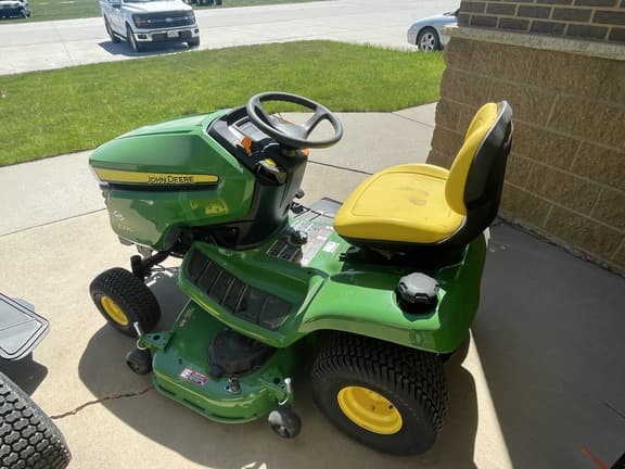 Image of John Deere X330 equipment image 2