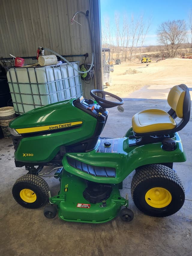Image of John Deere X330 equipment image 1