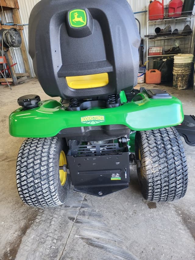 Image of John Deere X330 equipment image 4