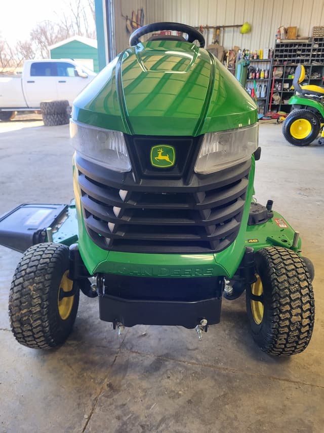 Image of John Deere X330 equipment image 3