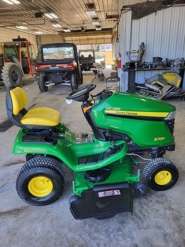 Image of John Deere X330 equipment image 2