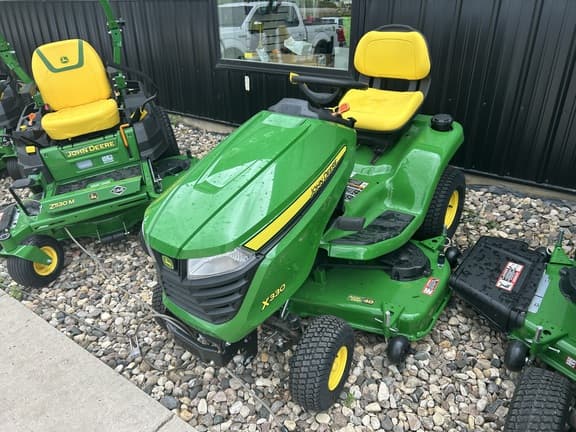 Image of John Deere X330 equipment image 3