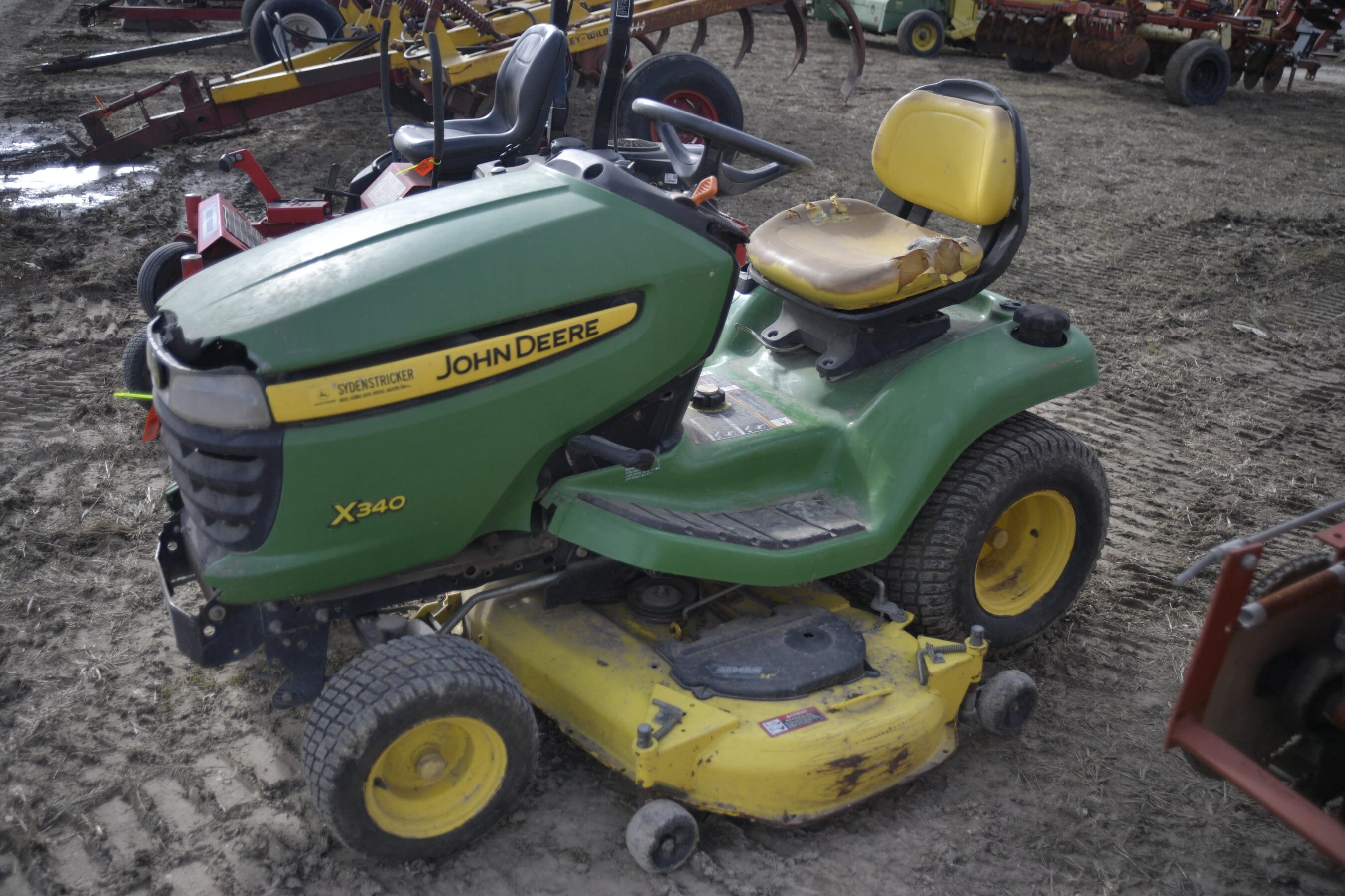 John Deere X340 Equipment Image0