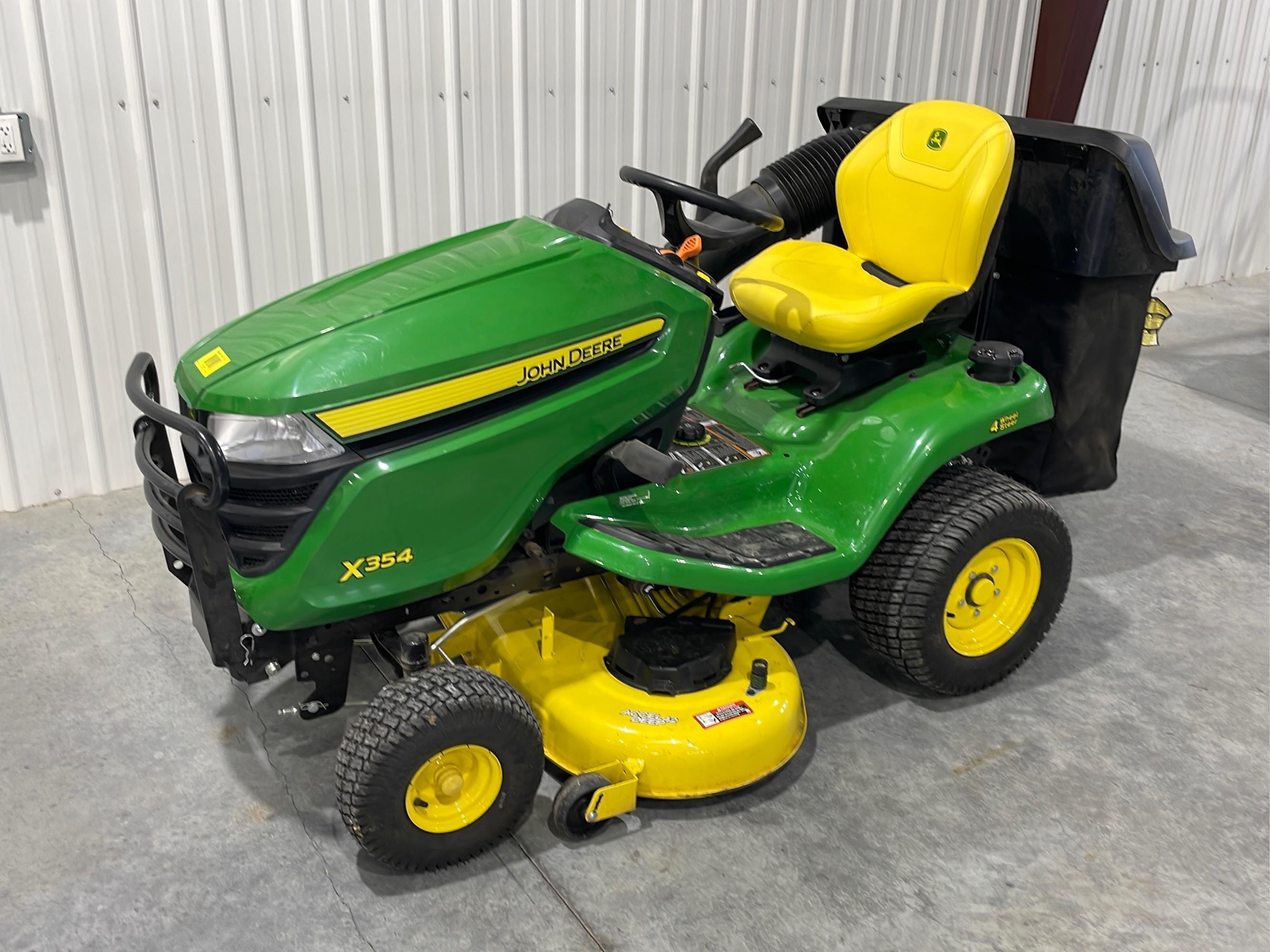 Main image John Deere X354