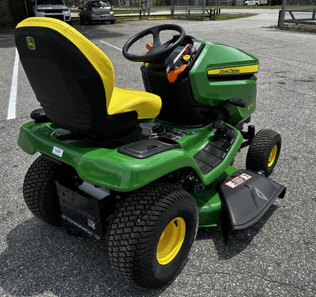 Image of John Deere X370 equipment image 3