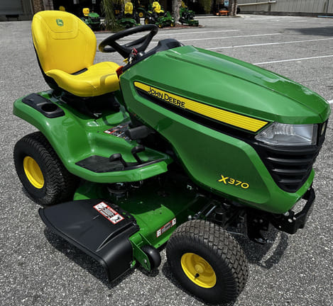 John Deere X370 Equipment Image0