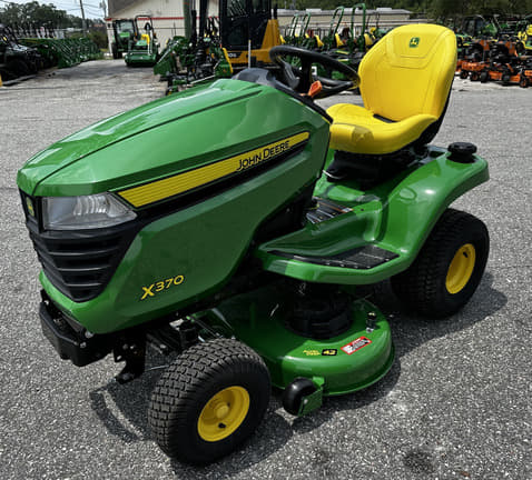 Image of John Deere X370 equipment image 1