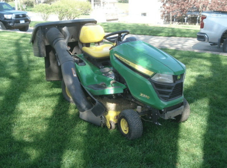 Image of John Deere X370 Image 0