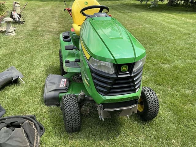 Image of John Deere X370 equipment image 4