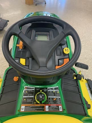 Image of John Deere X380 equipment image 4