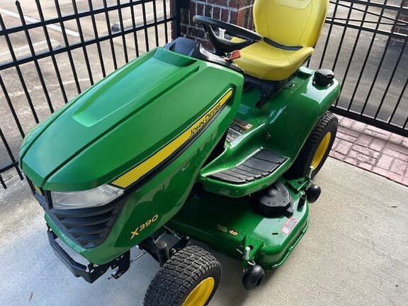 Image of John Deere X390 equipment image 3